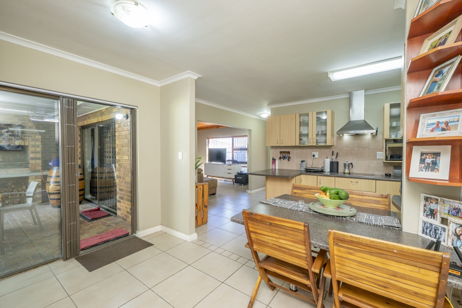 5 Bedroom Property for Sale in De Oude Spruit Western Cape